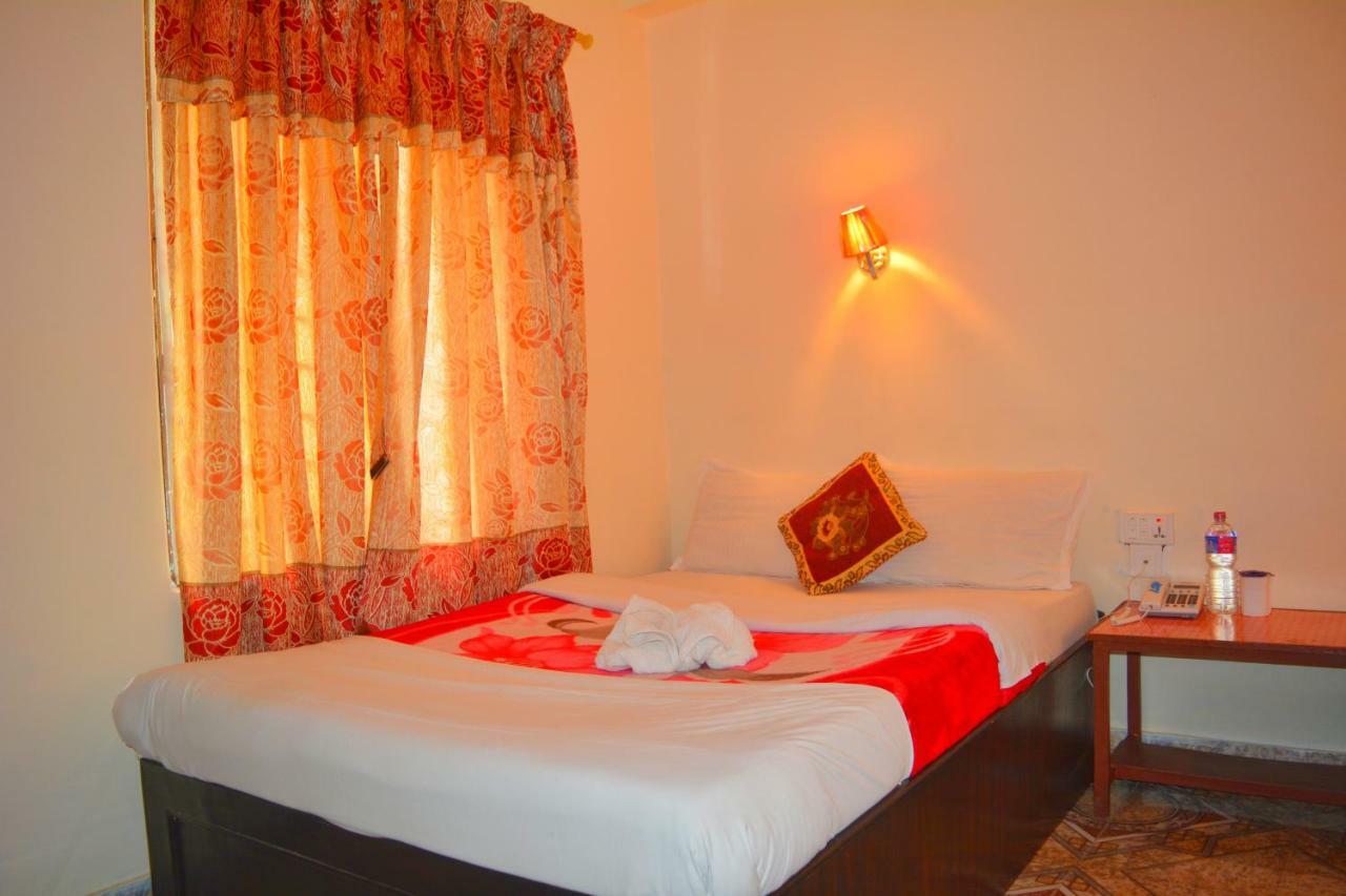 Hotel Direction Pokhara Exteriör bild
